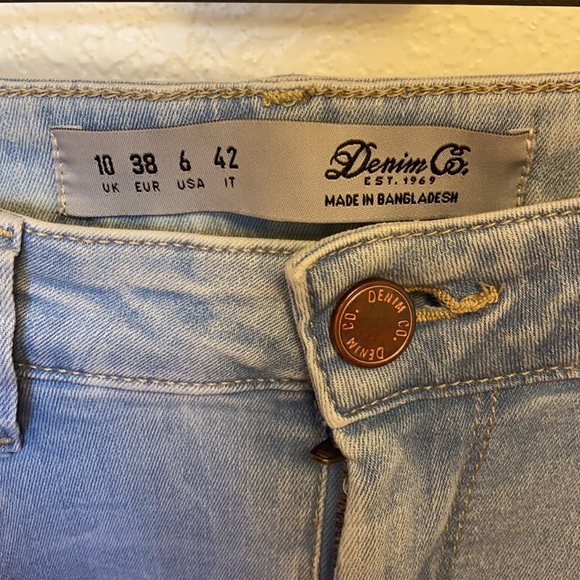 Jeans - Picture 2 of 3